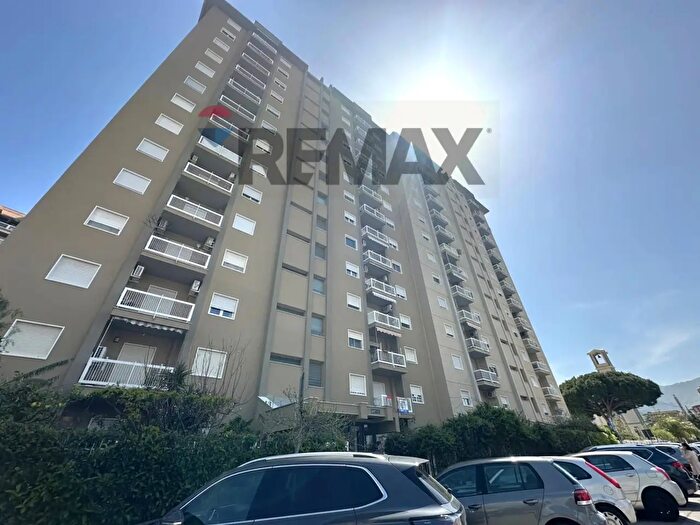 Appartamento con 6 locali in vendita in Via Filippo Paruta F, Palermo