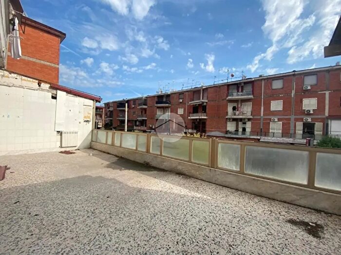 Appartamento con 5 locali in vendita in Via Monte Rosa, Napoli