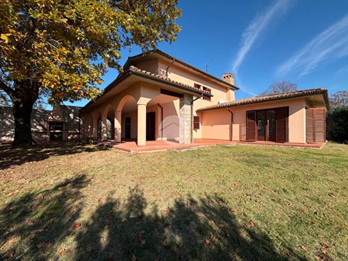 Casa con 10 locali in vendita in Via Polledrara, Fara In Sabina