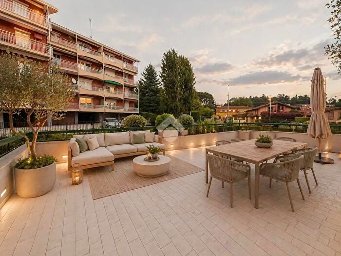 Appartamento trilocale in vendita in Via della Carnaga, Varese