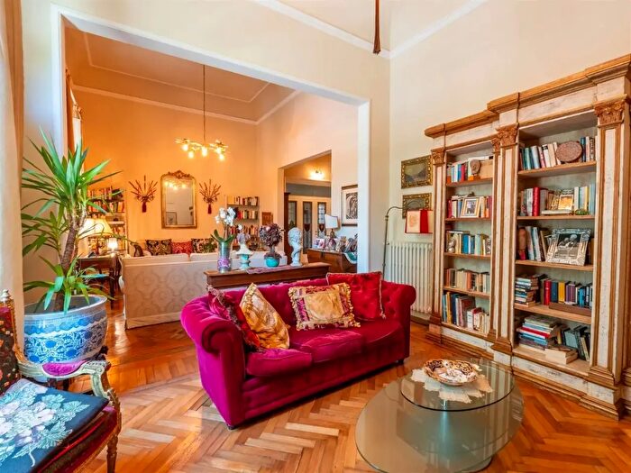 Casa con 12 locali in vendita in Firenze