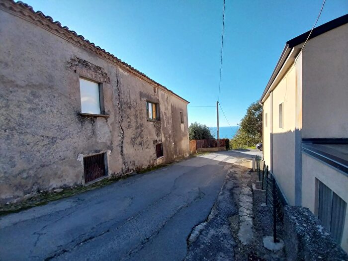 Casa con 6 locali in vendita in Belvedere Marittimo