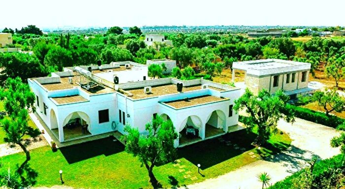 Casa con 13 locali in vendita in Carovigno