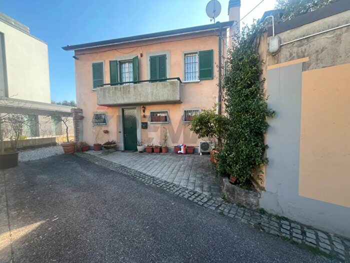 Casa con 5 locali in vendita in Via San Bernardino, Bergamo