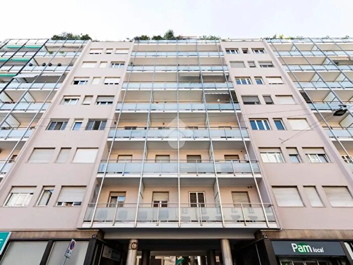 Appartamento trilocale in vendita in Viale Monza, Milano