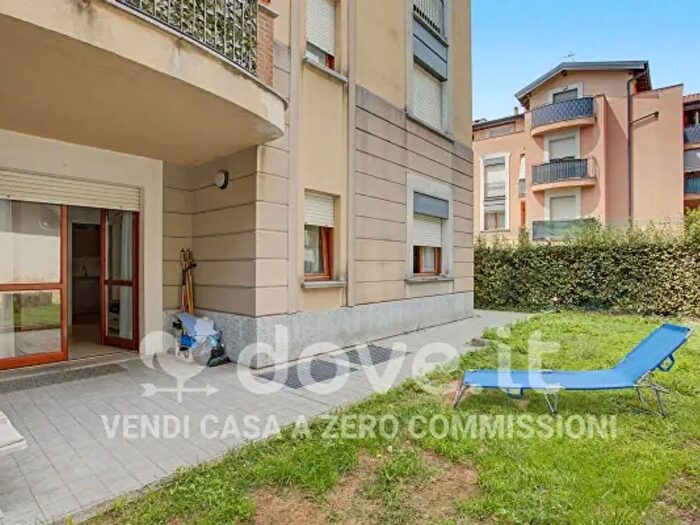 Appartamento trilocale in vendita in Via Novembre, Gemonio