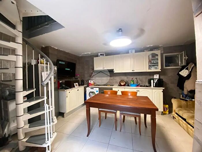 Appartamento bilocale in vendita in Via Duca degli Abruzzi, Napoli