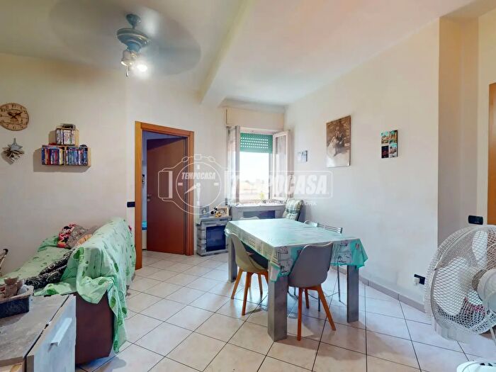 Appartamento trilocale in vendita in Via Umberto Maddalena, Lazzate