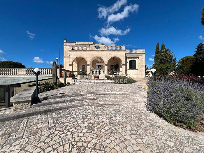 Casa con 14 locali in vendita in Via XXIV Maggio Snc, Scorrano