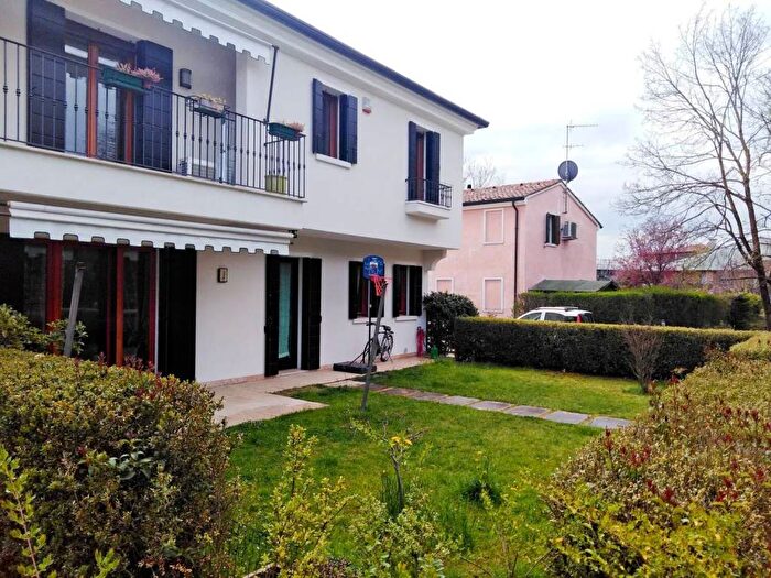 Casa con 5 locali in affitto in Via Benzi, Eden Tribunale, Treviso