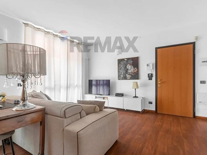Appartamento bilocale in vendita in Via Palanzone, Milano