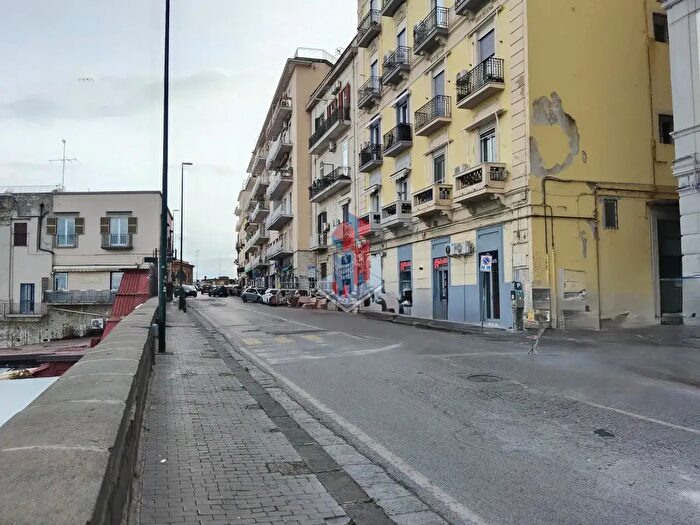 Appartamento con 8 locali in vendita in Via Posillipo, Napoli