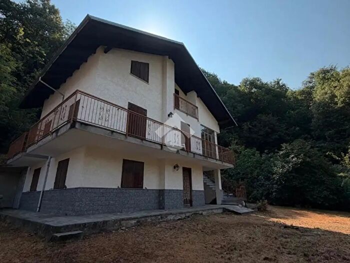Casa quadrilocale in vendita in Via Chiamorio, Ceres