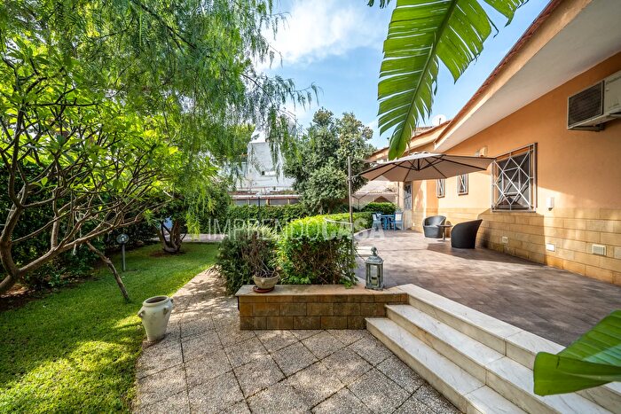 Casa trilocale in affitto in Via Calipso, Palermo