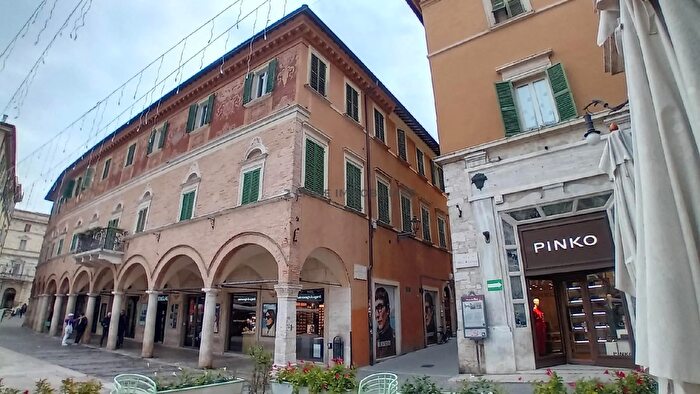 Appartamento con 6 locali in vendita in Piazza Roma, Ascoli Piceno