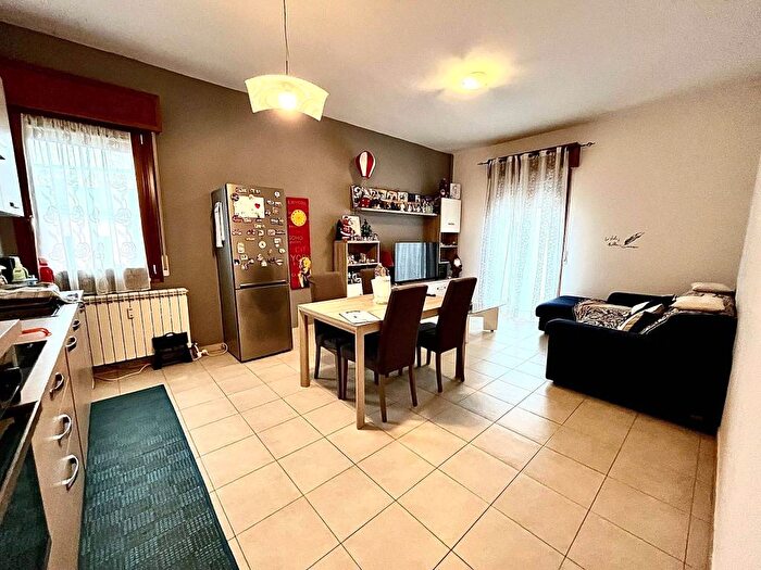 Appartamento trilocale in affitto in Via Giuseppe Garibaldi, Centro, Moglia