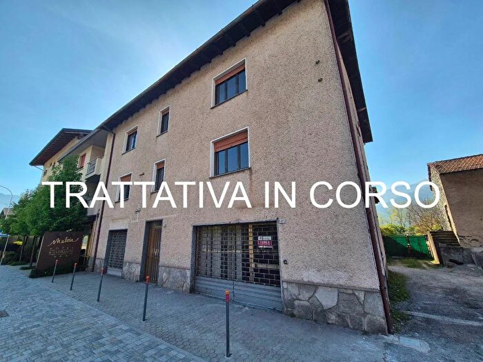 Casa con 13 locali in vendita in Via Spluga, Dubino