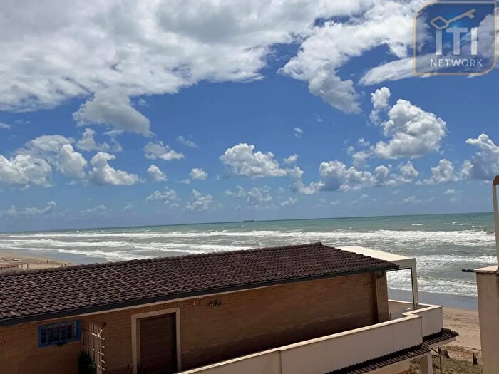 Appartamento monolocale in vendita in Lungomare delle Sirene, Pomezia