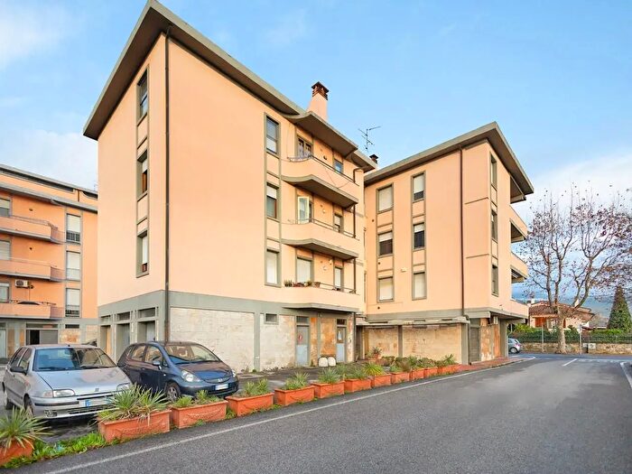 Appartamento con 7 locali in vendita in Ia E Lussu, Cascina