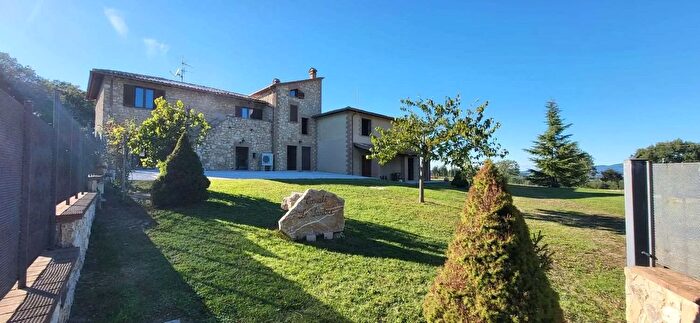 Casa con 10 locali in vendita in Portaria Via Voc Lastre, Acquasparta