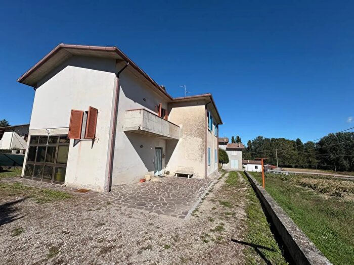 Casa con 10 locali in vendita in Citta Di Castello