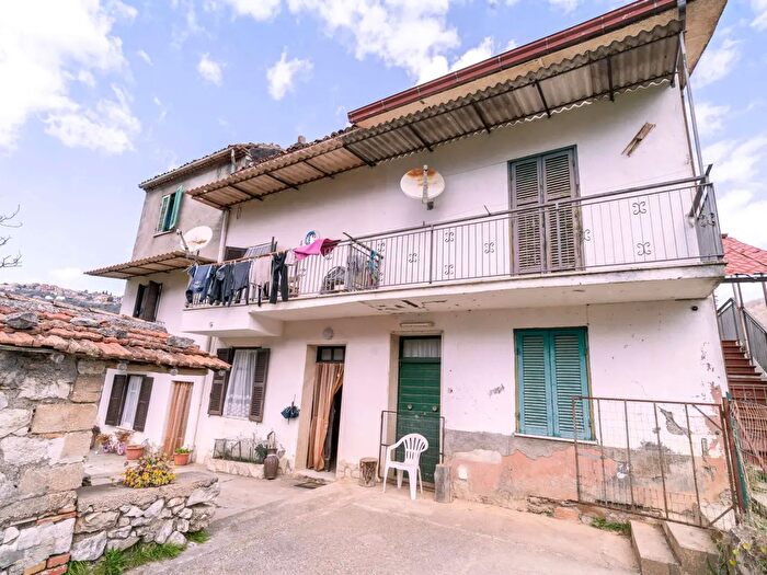 Casa con 8 locali in vendita in Contrada Fontana, Torre Cajetani