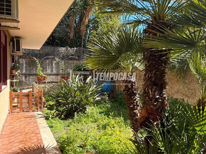 Appartamento trilocale in vendita in Via Alberto Mario, Gravina Di Catania