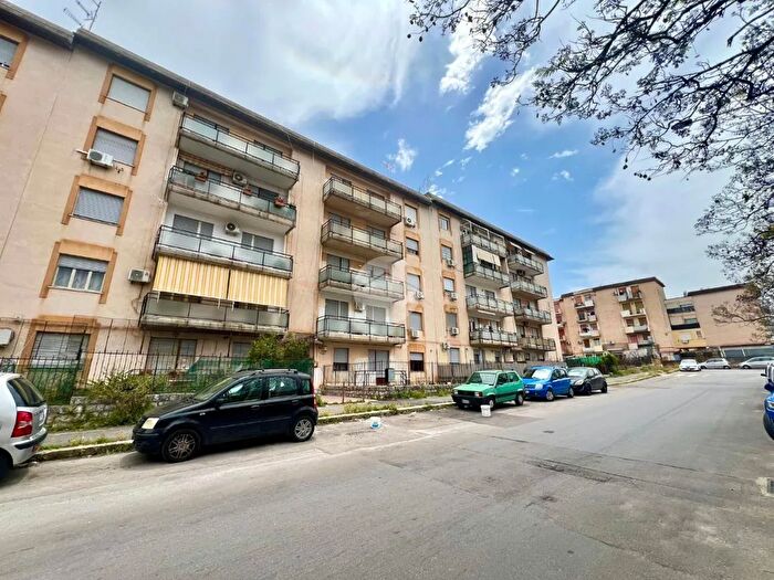 Appartamento quadrilocale in vendita in Via Villagrazia, Palermo