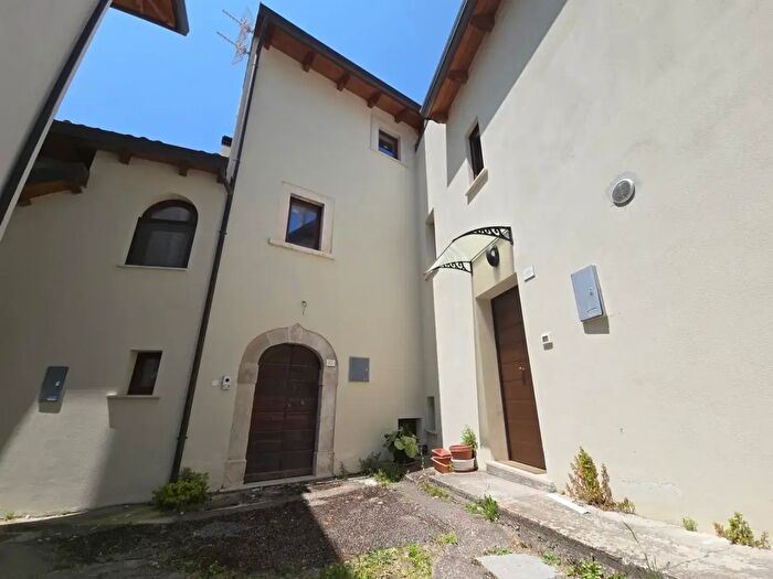 Casa con 5 locali in vendita in Piazza Vittorio Emanuele, Barete