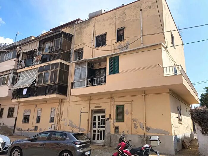 Appartamento trilocale in vendita in Via Giuseppe Arena Primo, Messina