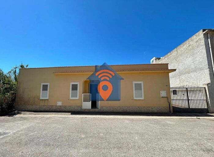 Casa con 7 locali in vendita in Via delle Palme Castelvetrano, Castelvetrano