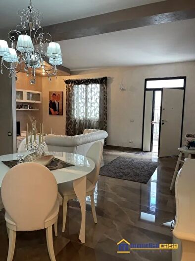 Casa con 7 locali in vendita in Pachino