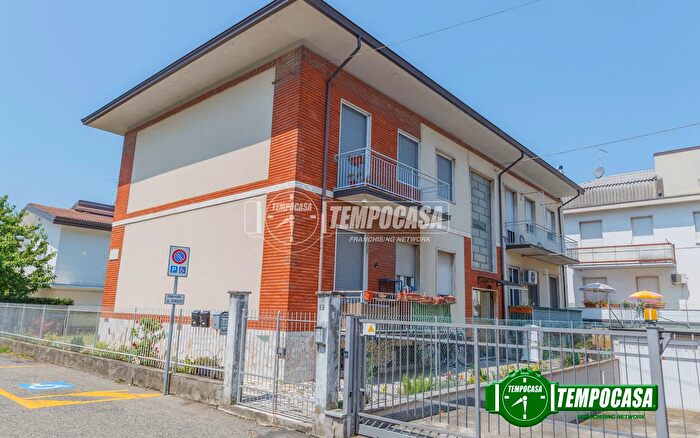 Appartamento trilocale in vendita in Via Giovanni Antolini, Piacenza