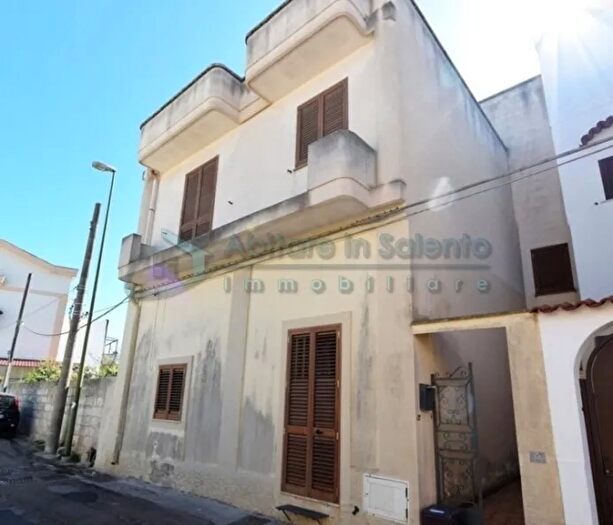 Casa con 6 locali in vendita in Gagliano Del Capo