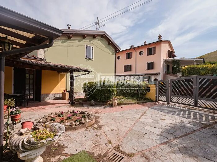 Casa quadrilocale in vendita in Maranello