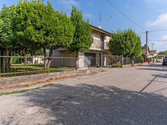 Casa trilocale in vendita in Via XXV Aprile, Riva del Po