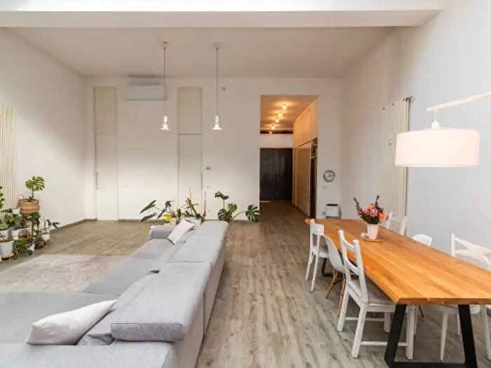 Appartamento trilocale in vendita in Via Benaco, Milano