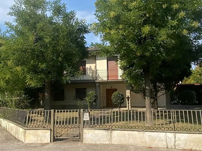 Casa con 7 locali in vendita in Faenza