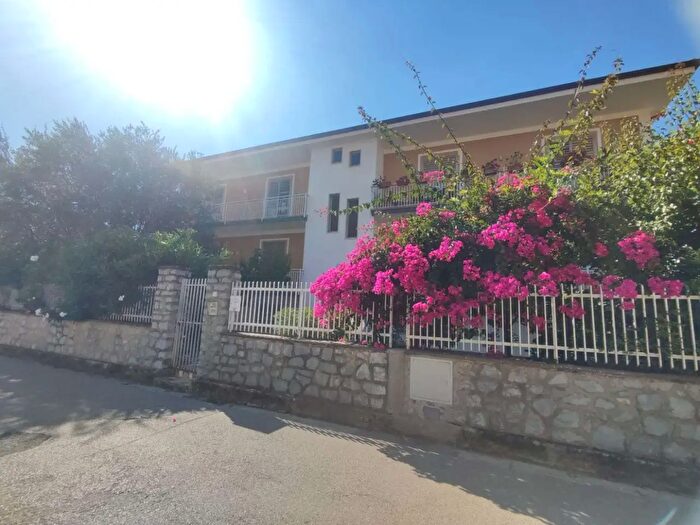 Appartamento trilocale in affitto in Via Trieste, Ascea