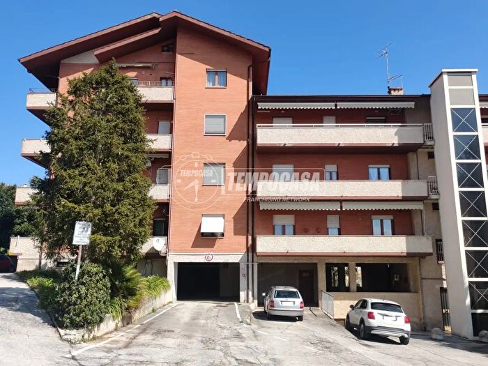 Appartamento con 5 locali in vendita in Via Antonio J Vogel, Recanati