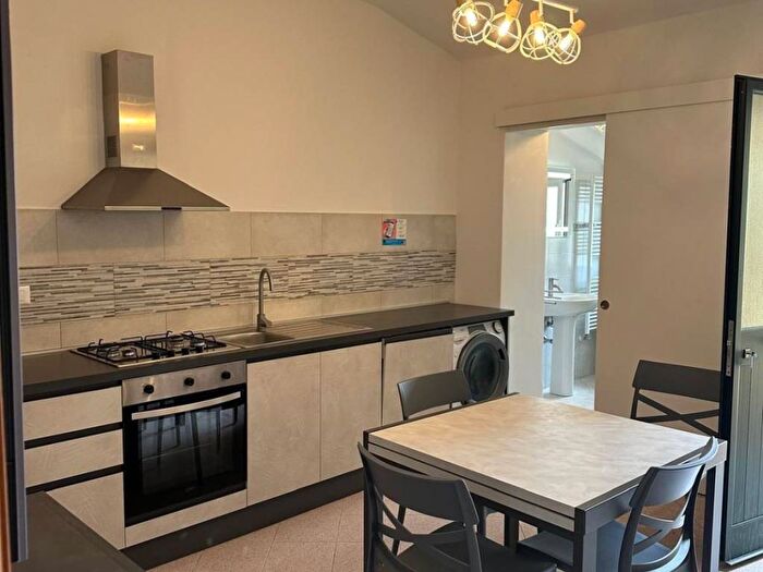 Appartamento trilocale in affitto in Marina di Carrara, Carrara