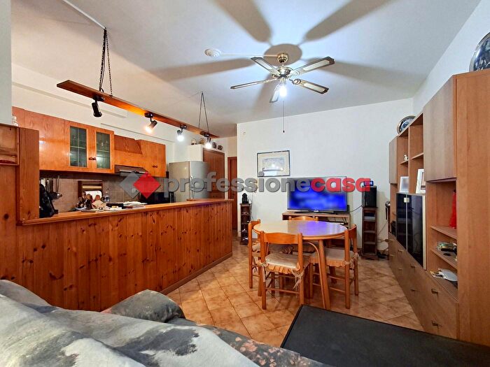 Appartamento bilocale in vendita in Via Litteri, Aci Castello