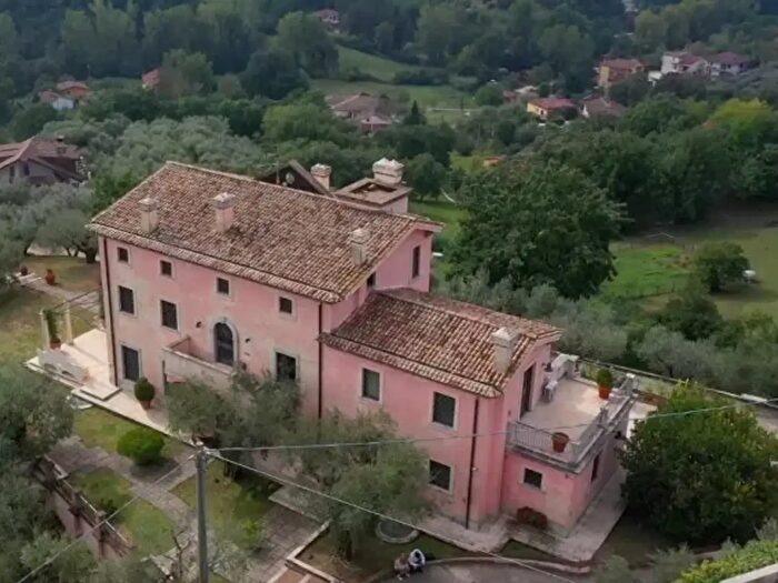 Casa con 6 locali in vendita in Frosinone