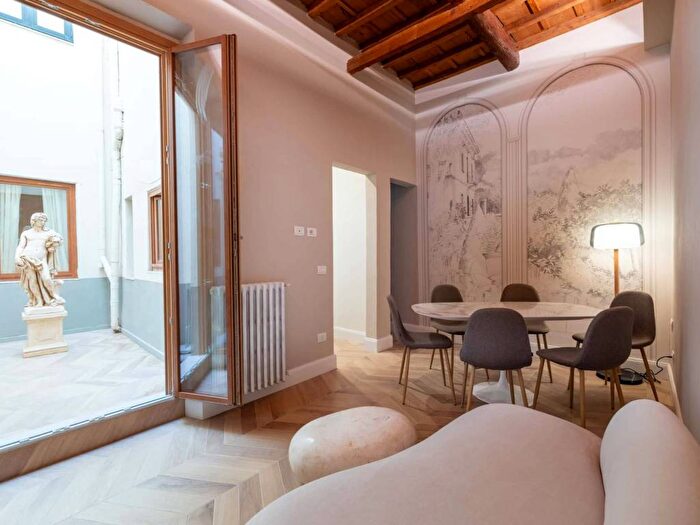 Appartamento quadrilocale in affitto in Via Guelfa, Duomo, Firenze
