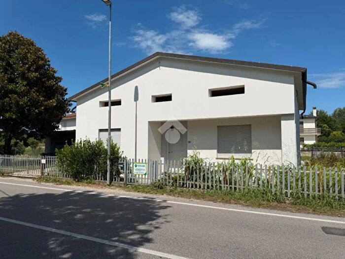 Casa quadrilocale in vendita in Via Sant' Andrea, Curtarolo