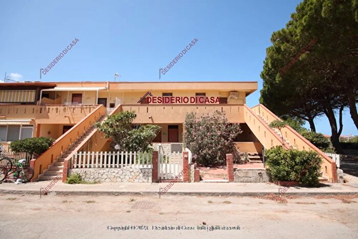 Appartamento trilocale in vendita in Campofelice Di Roccella