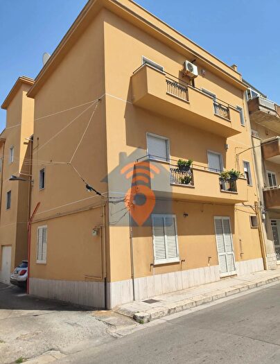 Appartamento con 9 locali in vendita in Via Rosolino Pilo Castelvetrano, Castelvetrano