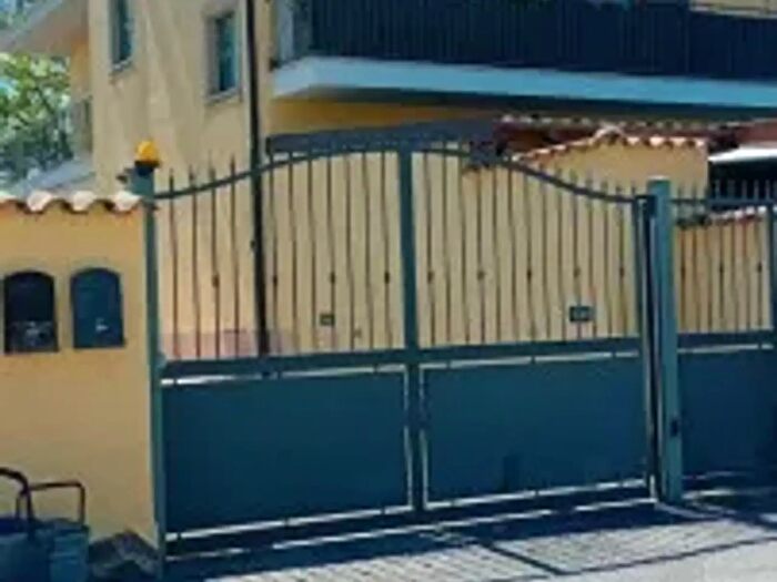 Appartamento trilocale in affitto in Via Allai, Roma