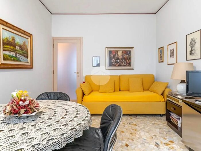 Appartamento trilocale in vendita in Viale Caterina da Forlì, Milano