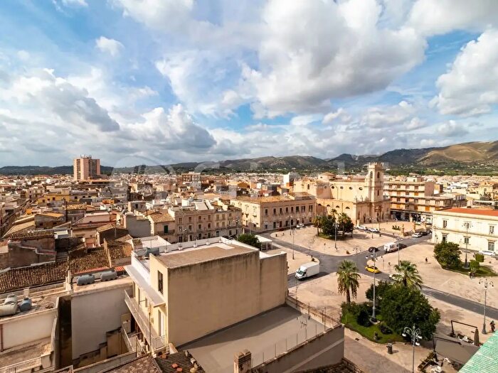 Appartamento con 7 locali in vendita in Piazza Umberto I, Avola